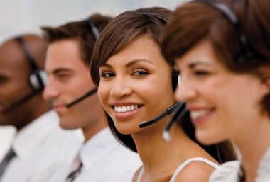 Téléconseillers souriants